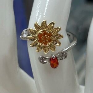 Cute Sunflower Bee
Spinner Fidget Bypass Ring
NWOT Orange Yellow
Rhinestones
